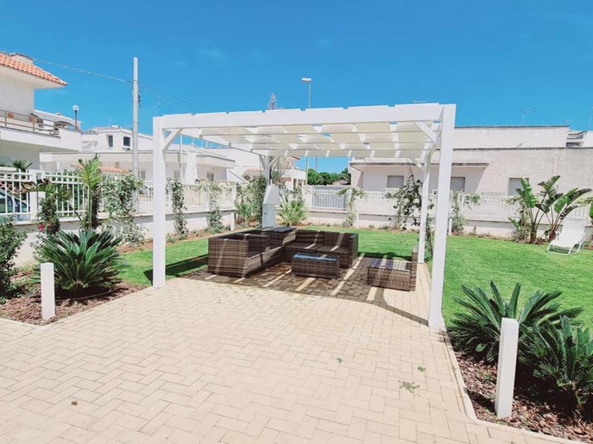 Villa Zizzari A Due Passi Dal Mare Torre Lapillo Buitenkant foto
